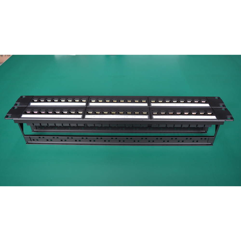 19in 2U Cabinet Pass-through 4 - Patch Panel Cat6 recensione e prezzo